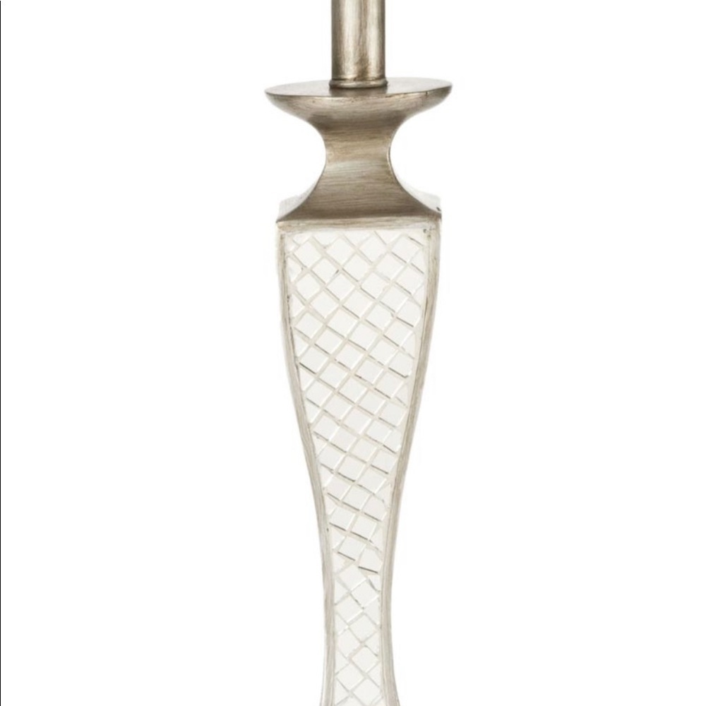KAILEY 28-INCH H GLASS LATTICE LAMP - Picture 4 of 7